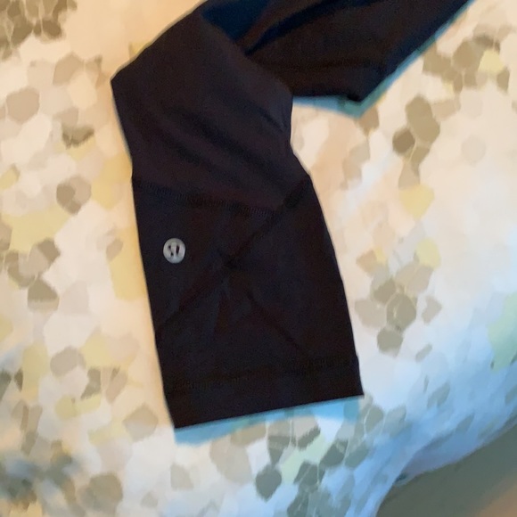 Lululemon crop leggings - Picture 2 of 3